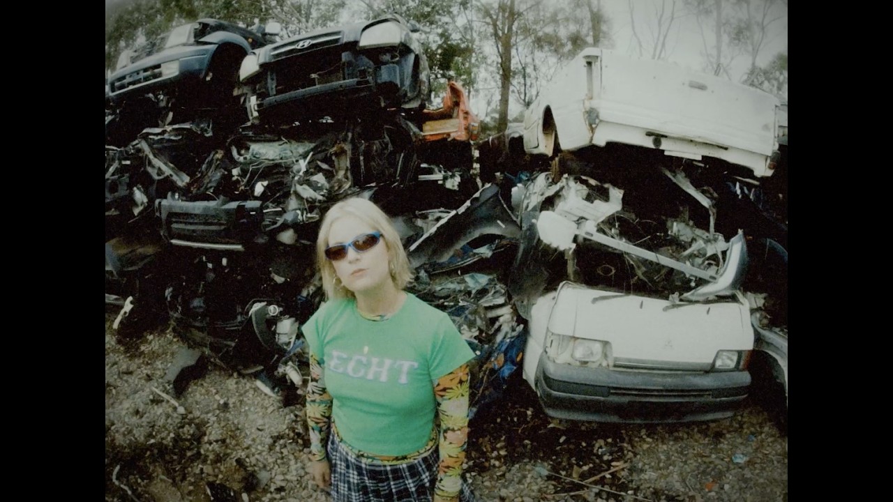 Romanie - Uh Oh (Official Music Video)