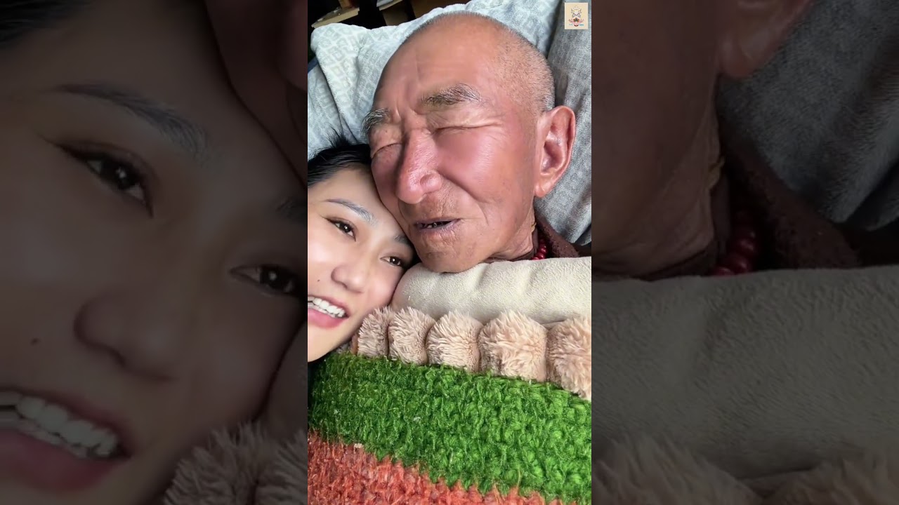 ལྷ་སའི་པོའོ་ལགས་དང་ཚ་མོ་གཉིས་ཀྱི་བརྩེ་བ་Lhasa grandfather with granddaughter （（37））