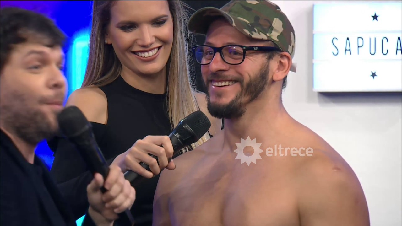 Puerta de abdominales: Todos ten&iacute;an 20 a&ntilde;os pero lleg&oacute; un cuarent&oacute;n y les pas&oacute; el trapo