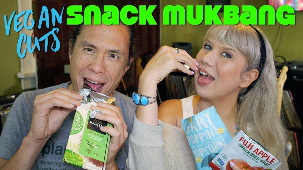 Unboxing & Trying Vegan Cuts Bountiful Snack Box