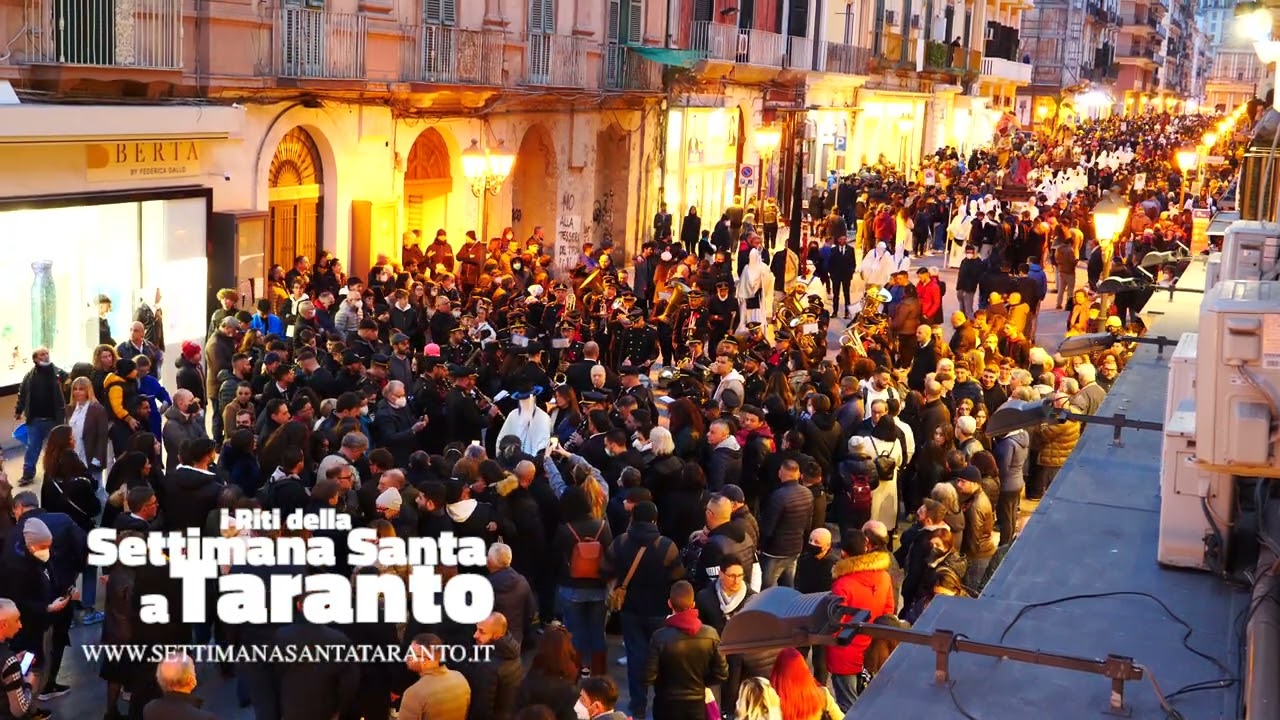 Il popolo abbraccia il suo Troccolante, Processione Misteri Taranto 2022