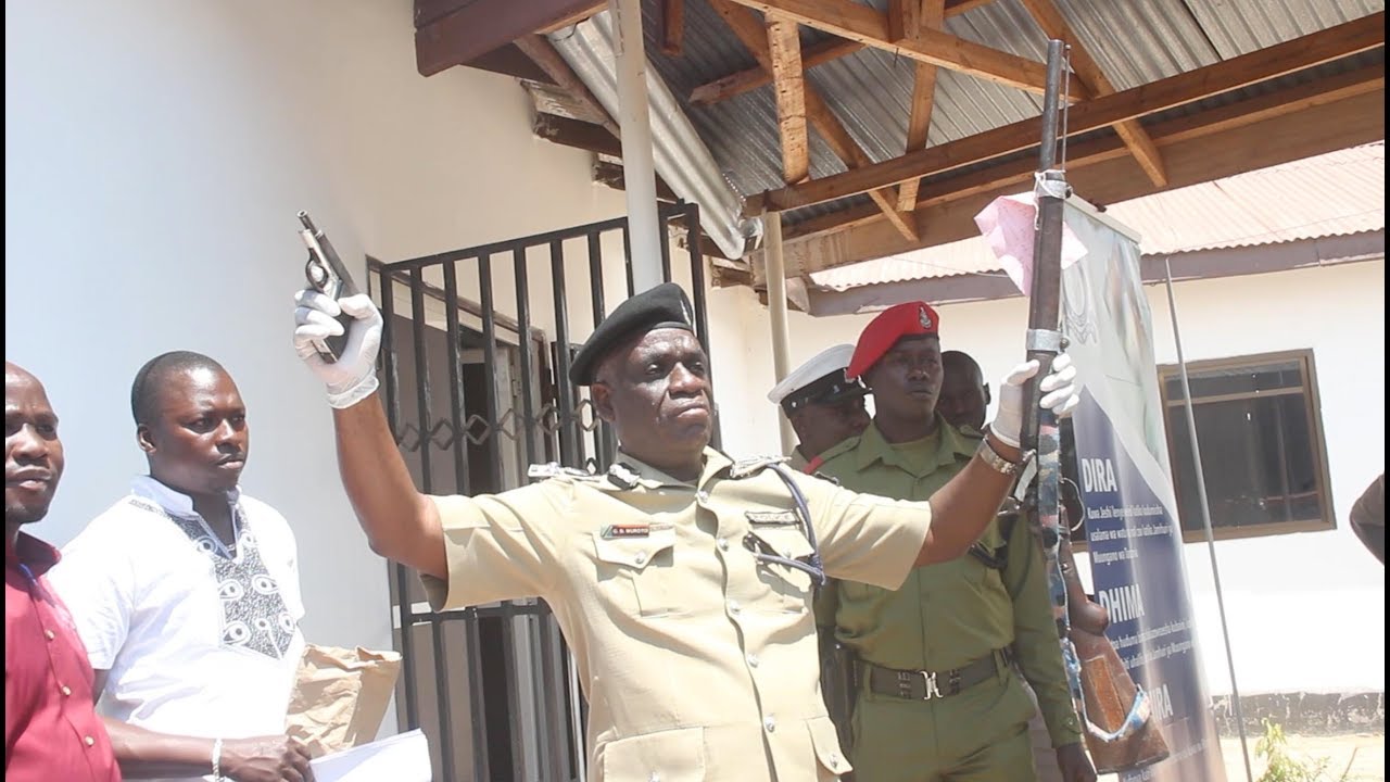 MAJAMBAZI WANASA MIKONONI MWA KAMANDA MUROTO, MAKAHABA NAO NDANI