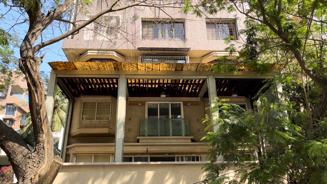 18 CR, 4 BHK MASSIVE DUPLEX BUNGALOW IN JUHU FOR SALE