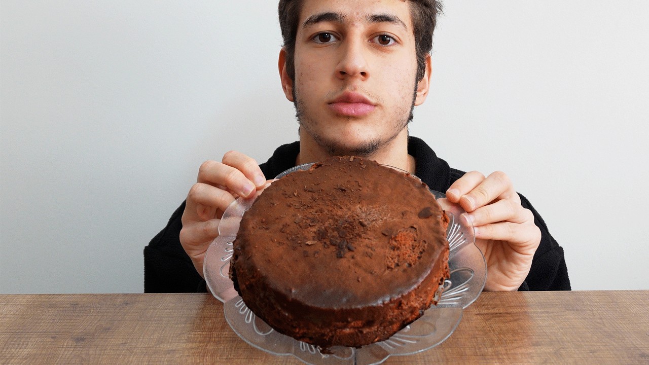 ASMR EATİNG CHOCOLATE CAKE