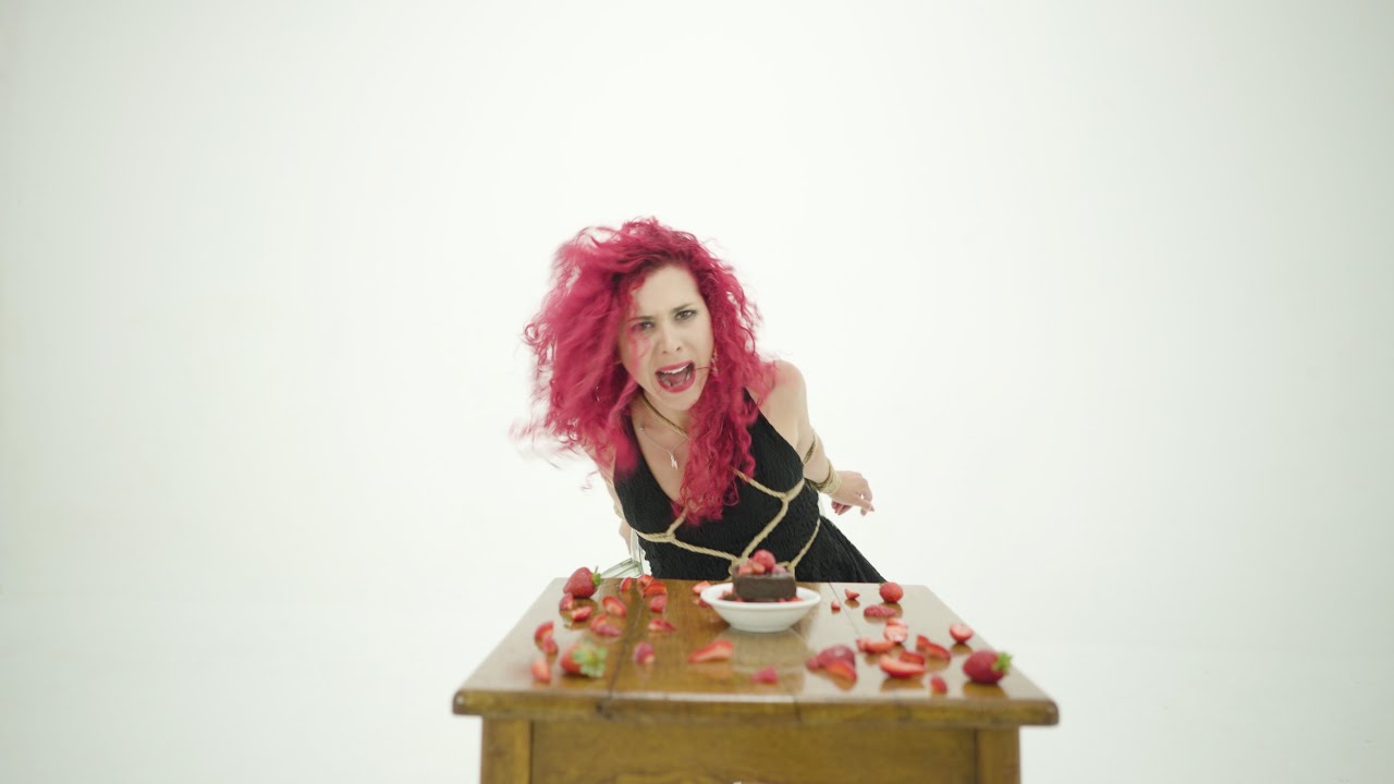Ce Luces - CHOCOLATE Y FRUTILLAS - Video Oficial