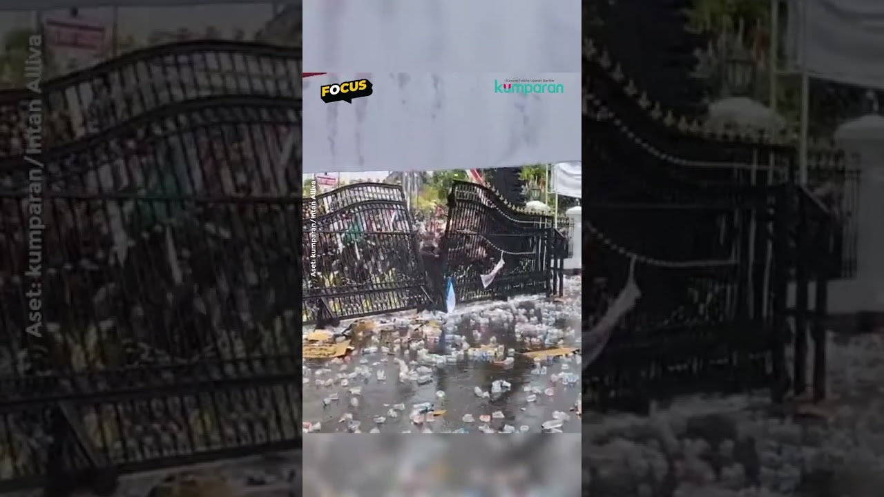 Demo di Pati Rusuh: Gerbang Kantor Bupati Nyaris Roboh, Water Canon Dikerahkan