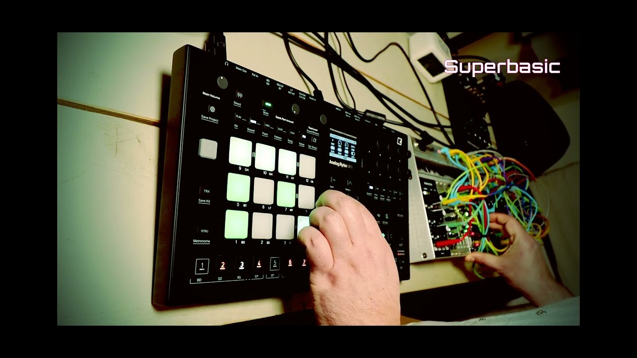 Live Techno /// Superbasic /// Jamuary02 /// Elektron Analog Rytm