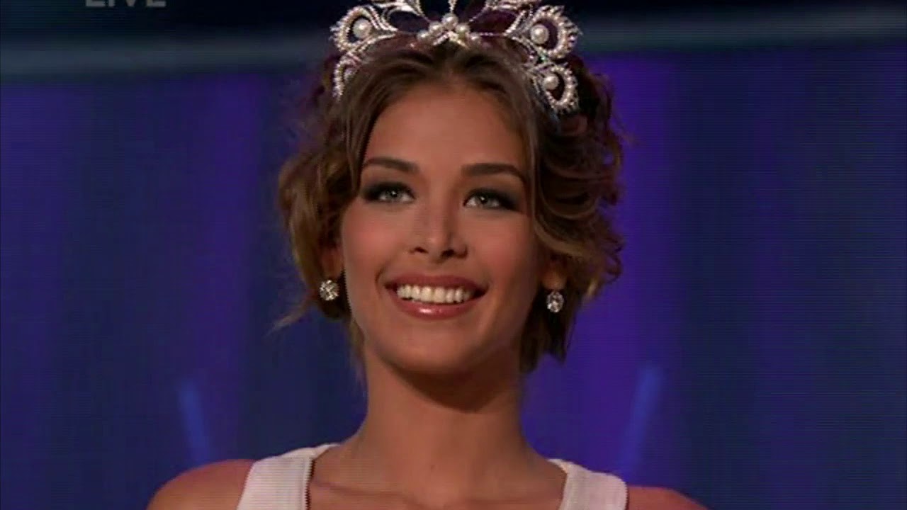 CROWNING MOMENT: Miss Universe 2009