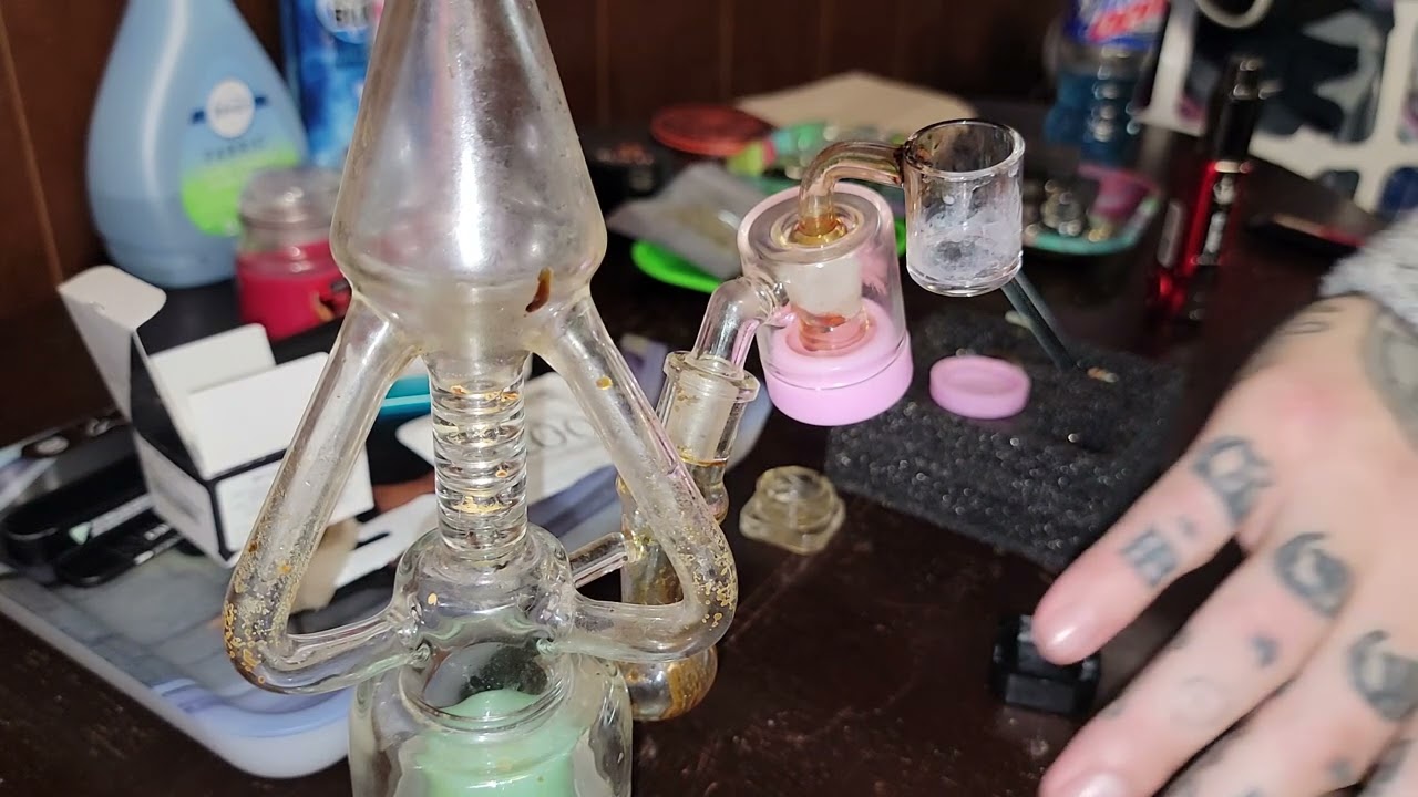 Take a dab with Puff or Pass! #pufforpass #exotic #reviews
