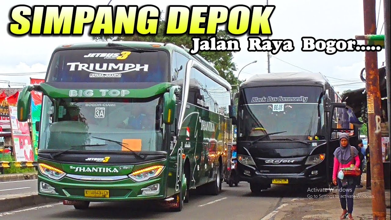 Menunggu Kedatangan Bis Di AGen bus SIMPANG DEPOK Jalan Raya Bogor