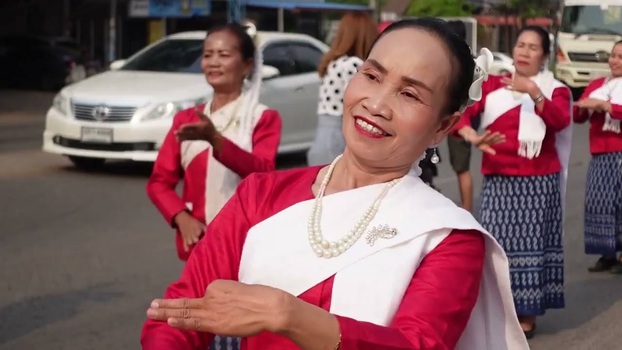 ขบวนแห่ผะเหวดเข้าเมือง ประเพณีบุญผะเหวดและเทศน์มหาชาติ วัดสว่างเต็ก สมบูรณ์
