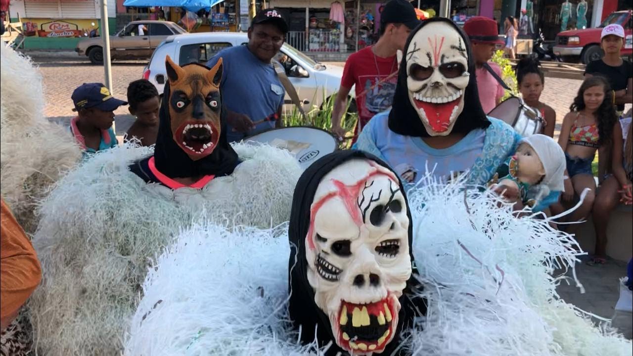 BLOCO OS MASCARADOS EM PEDRAS DE FOGO