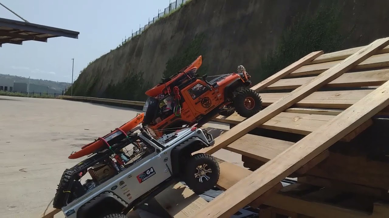 RGT EX86100 - Jeep Wrangler & Axial SCX10 - Land Rover Defender D90 - 45&deg; Crawl👌🏽😎👊🏽