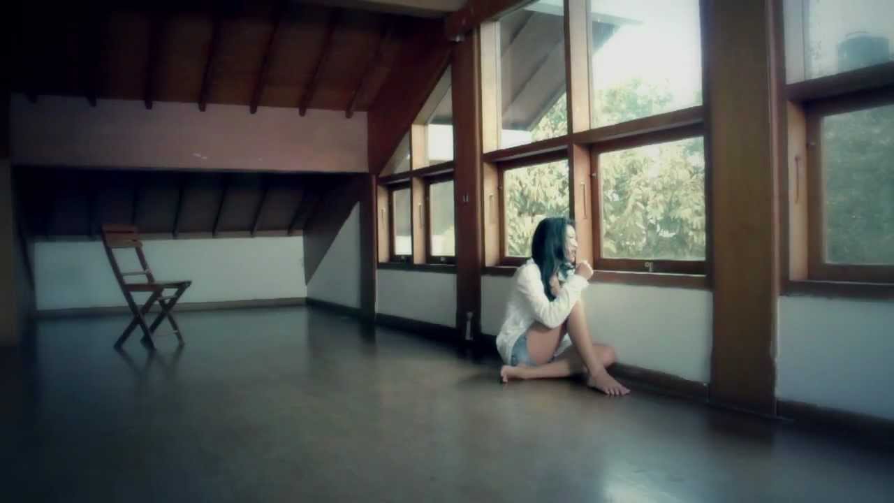SYMS - PERGI (OFFICIAL MUSIC VIDEO)
