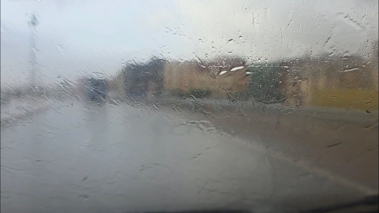 تهاطل أمطار الخير🌧من قلب مدينة الناظور شوفو الأجواء تبارك الله 