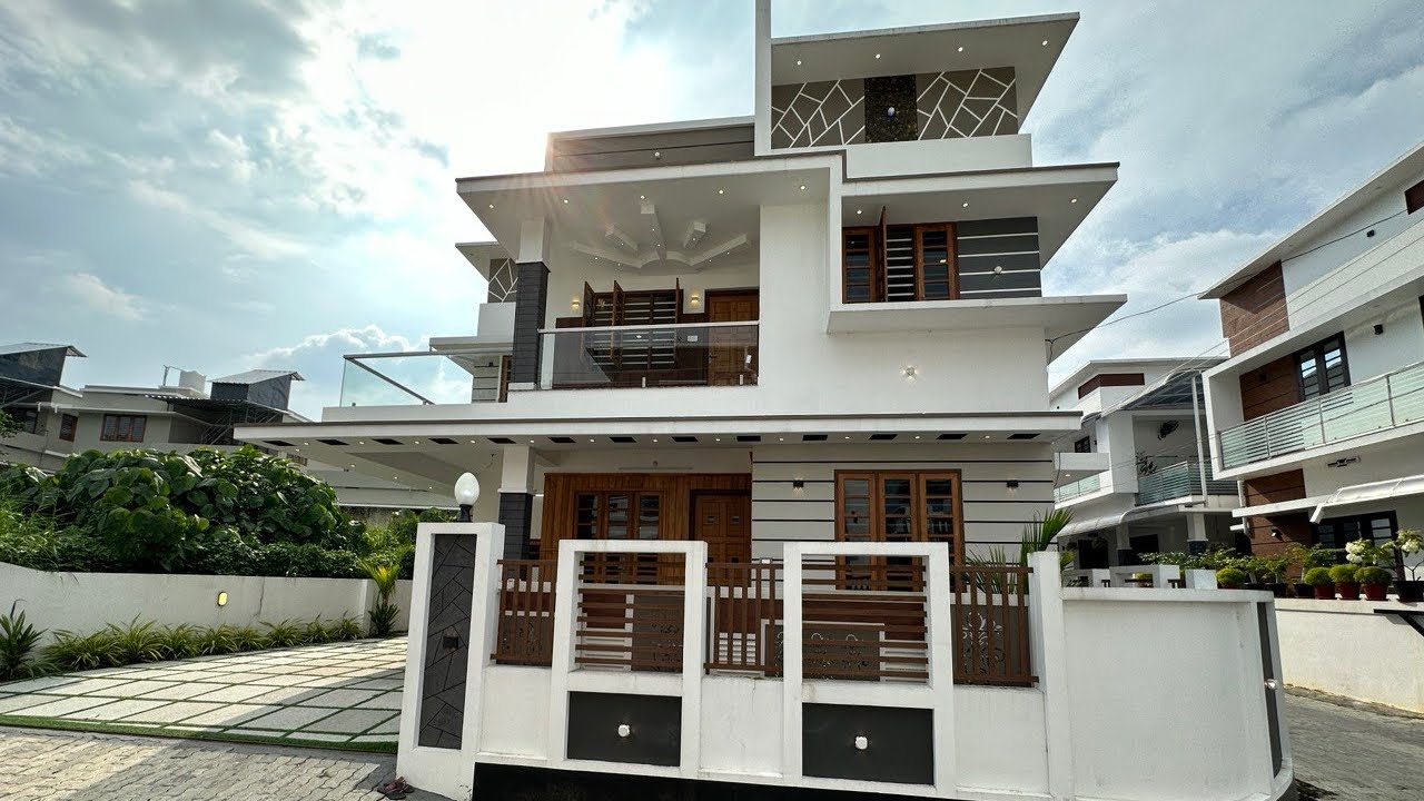 ID .40.ATTRACTIVE DWELLING IN PUKKATTUPADY