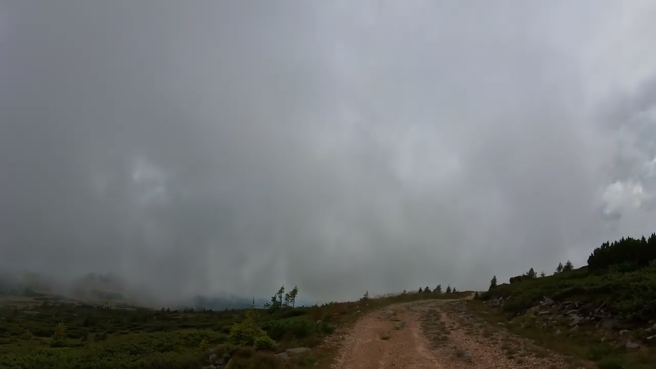 Pe coborare de la Retitis-Statia meteo catre fosta Cariera de sulf Calimani,M-tii Calimani,partea I