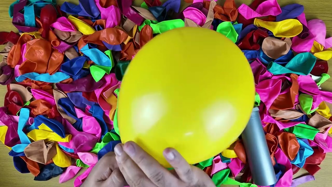 Playing with balloons and Balloon bursting 