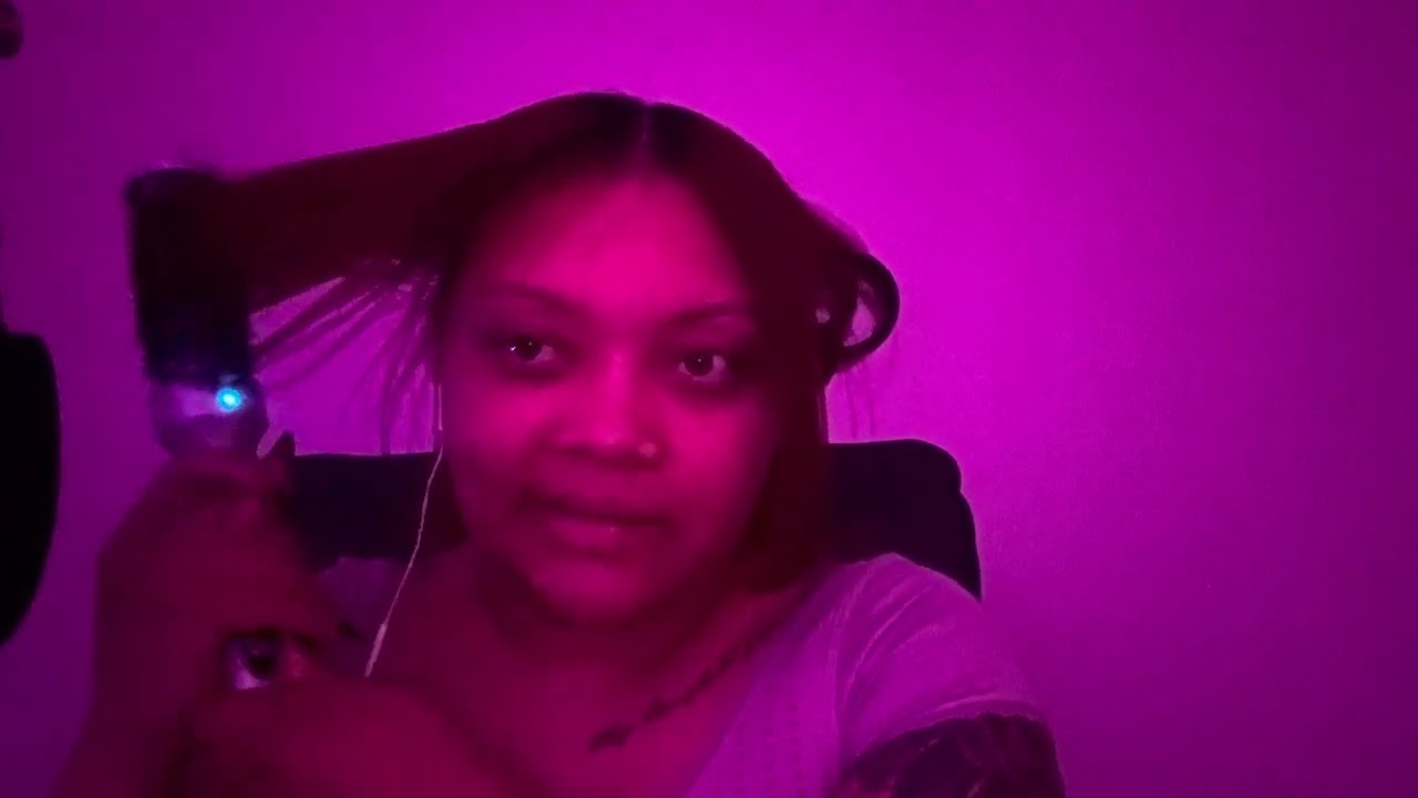 Asmr Gum Chewing + Playing in my hair 