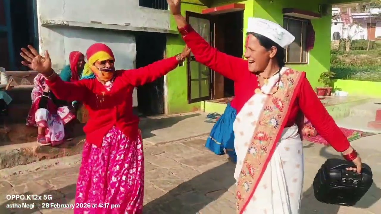 आज होली गायक प्रेमा रावत के घर मे थी भाभी लोगो ने शादी शुदा जोड़े मे कमाल कर दिया। पूरा वीडियो देखना