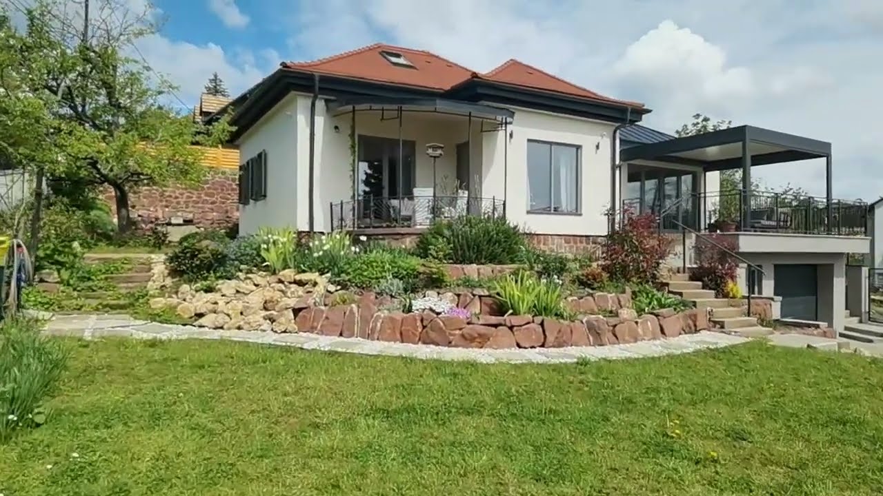 Balatonalmádi eladó luxus családi ház