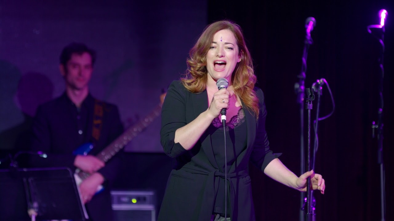 Laura Michelle Kelly -- 