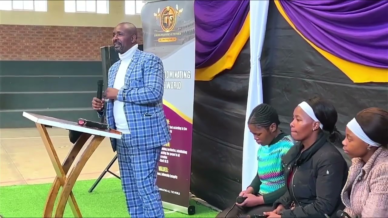 Lady Apostle Ndinisa | Singing Ulwandle lwababona | 