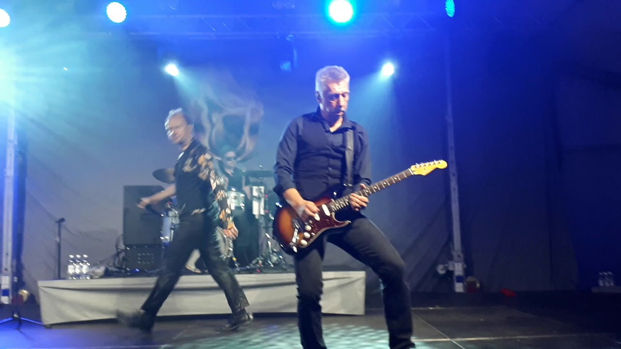 Nelj&auml; Ruusua - Mustia Ruusuja 1.8.19 live