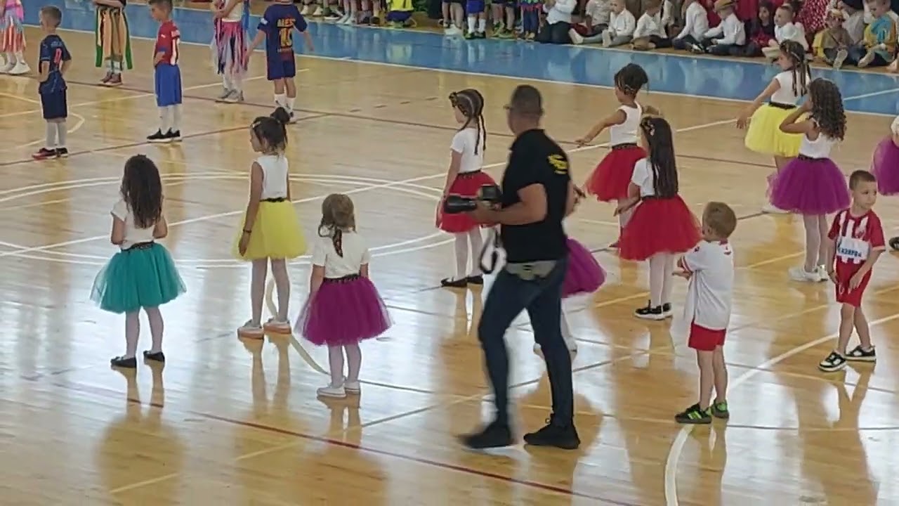 MASKENBAL Prokuplje 23.5.2025. Stefana u crvenoj suknjici treca s leva na desno posle zelene i zute