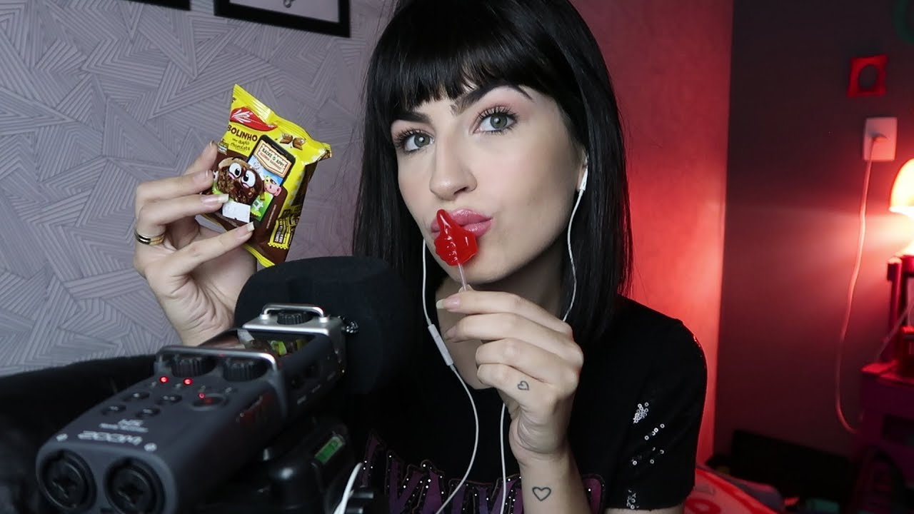 ASMR BINAURAL - Comendo doces/ Eating Candy!