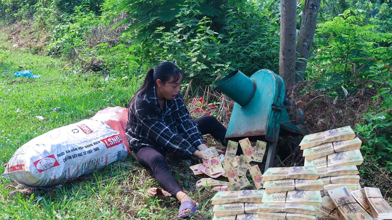scrap collection: Single mother finds a lot of money in abandoned industrial machinery