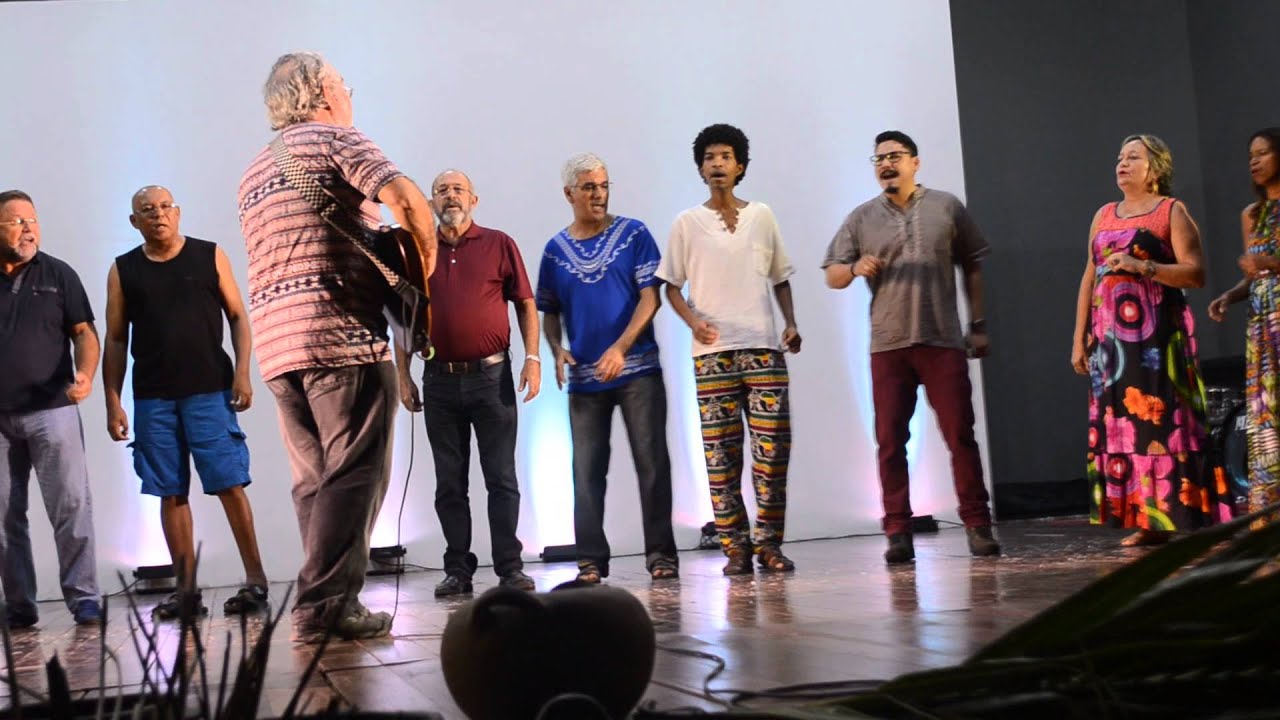 Coral Voz Ativa cantando Banzo Maracatu