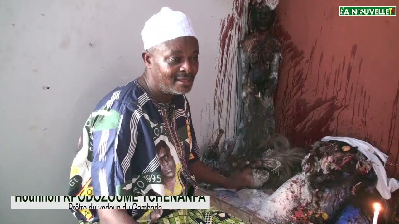 Saragan au temple de la divinit&eacute; Gambada &agrave; Zoungbodji : Hounnon Kpodozoum&eacute; Tch&eacute;nanfa  pdt APVOGAB Ou