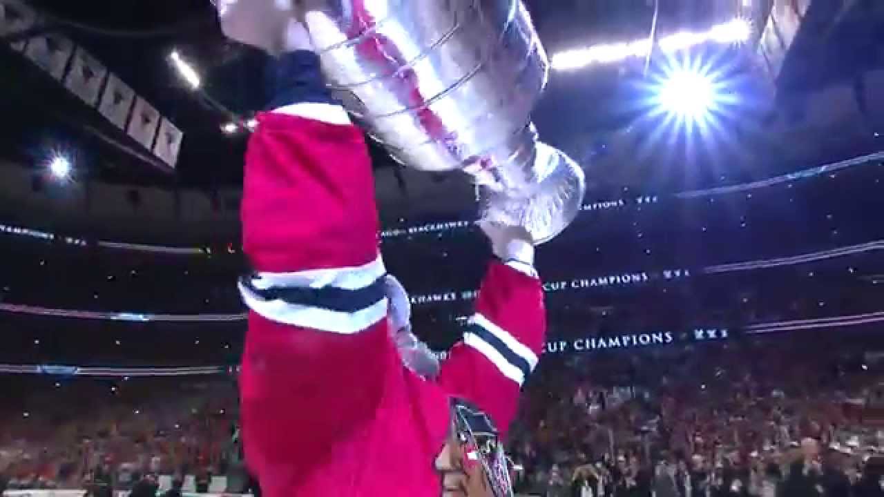 Gotta See It: Toews lifts the Cup, Blackhaws dynasty reigns