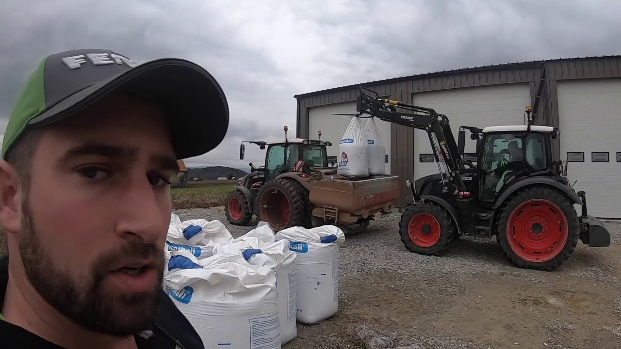 Premier apport d'engrais sur l'ail par mon stagiaire