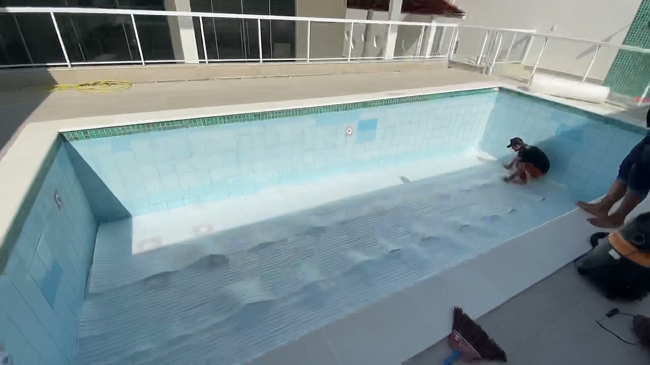 Instalação de Vinil em Piscina Azulejo