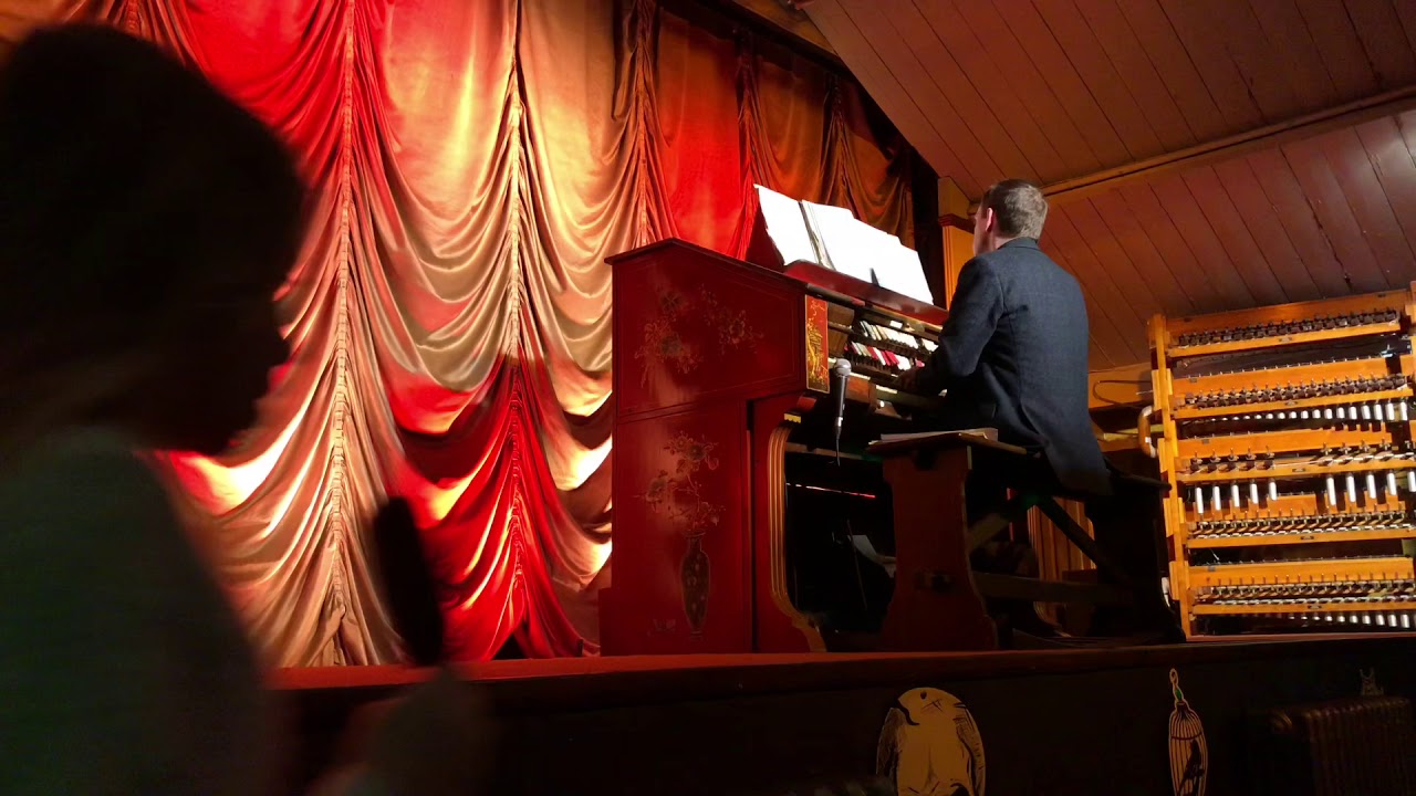 Alan on the organ at the kinema in the woods