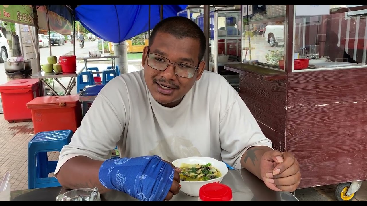 Cambodian Popular Snail Porridge You Must Try! - BorBor Phek