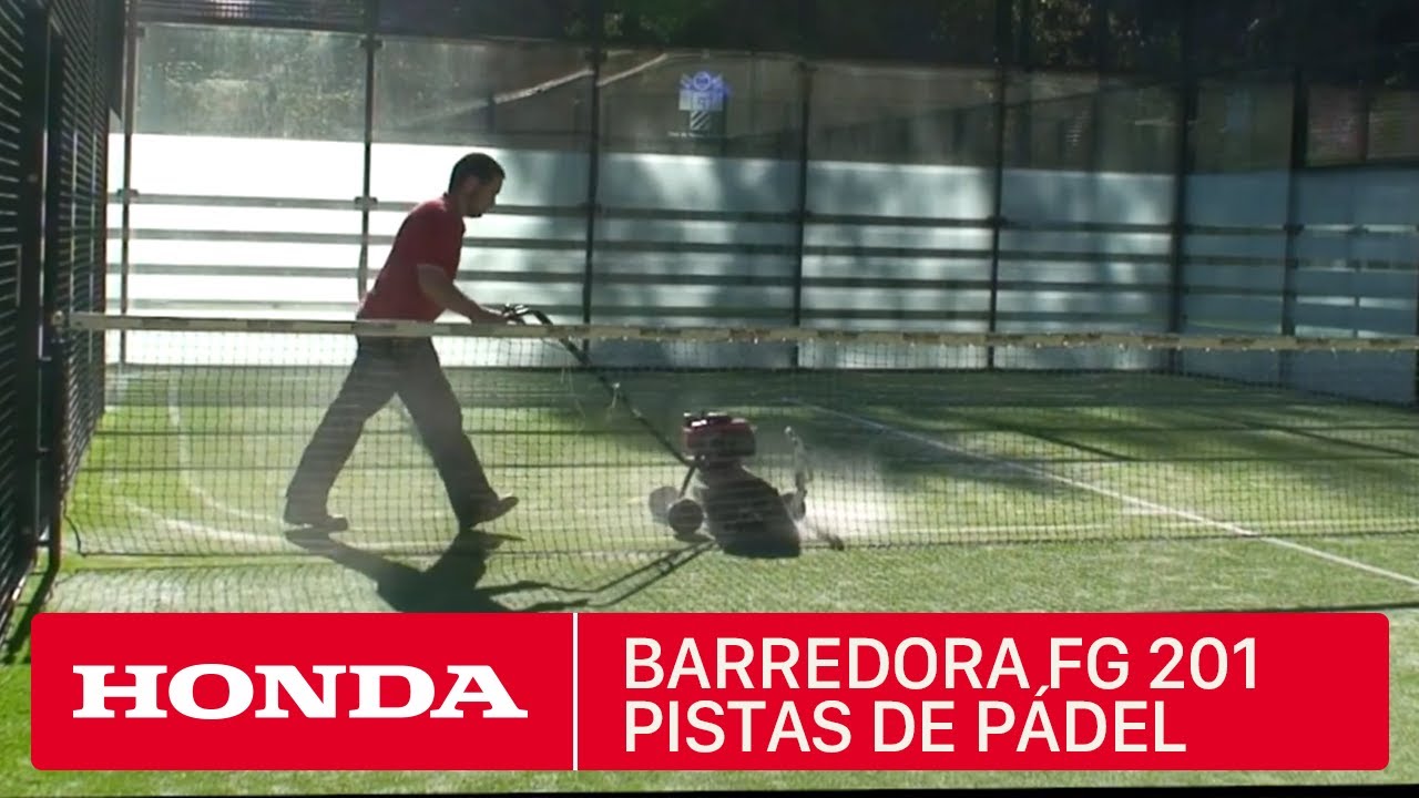 Mantenimiento de pistas de pádel - Barredora FG 201 B de Honda