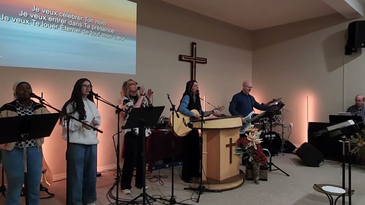 Chant et louange par Carmen et Tania et les musiciens 