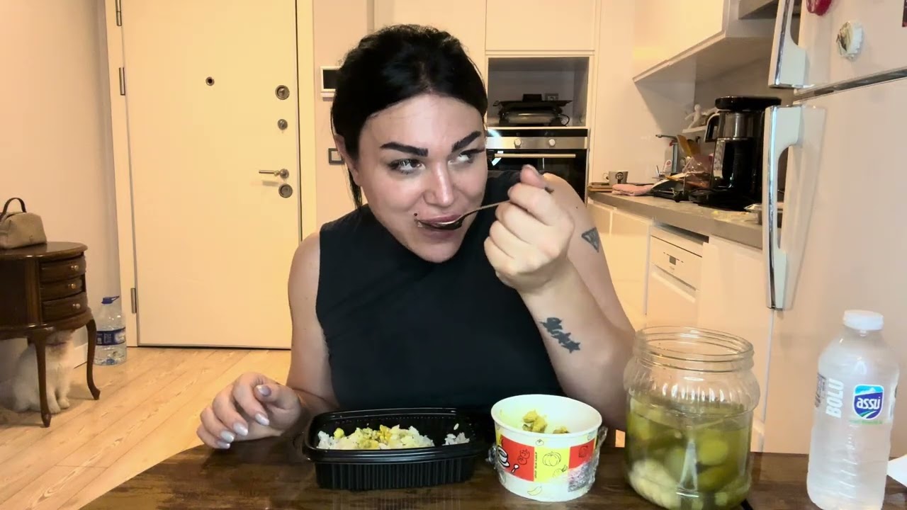 K&ouml;ri soslu tavuk pilav turşu #asmr#keşfet 