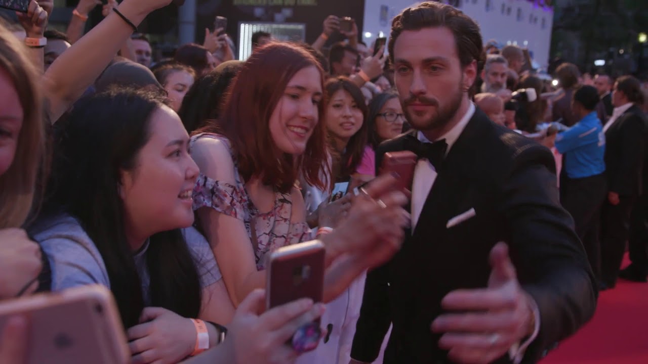 OUTLAW KING: Aaron Taylor Johnson Carpet Premiere Arrivals TIFF 2018 | ScreenSlam