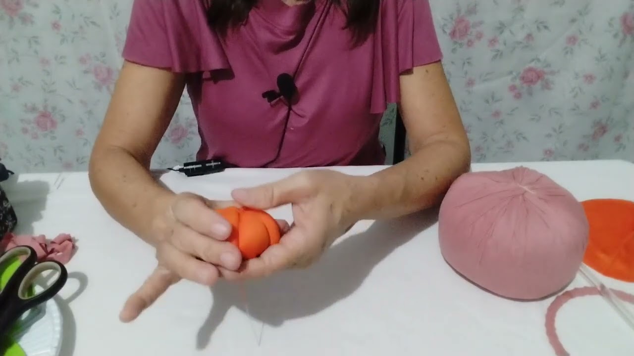 Esse lindo trabalho foi feito com retalhos e fuxicos vem aprender comigo é simples e fácil