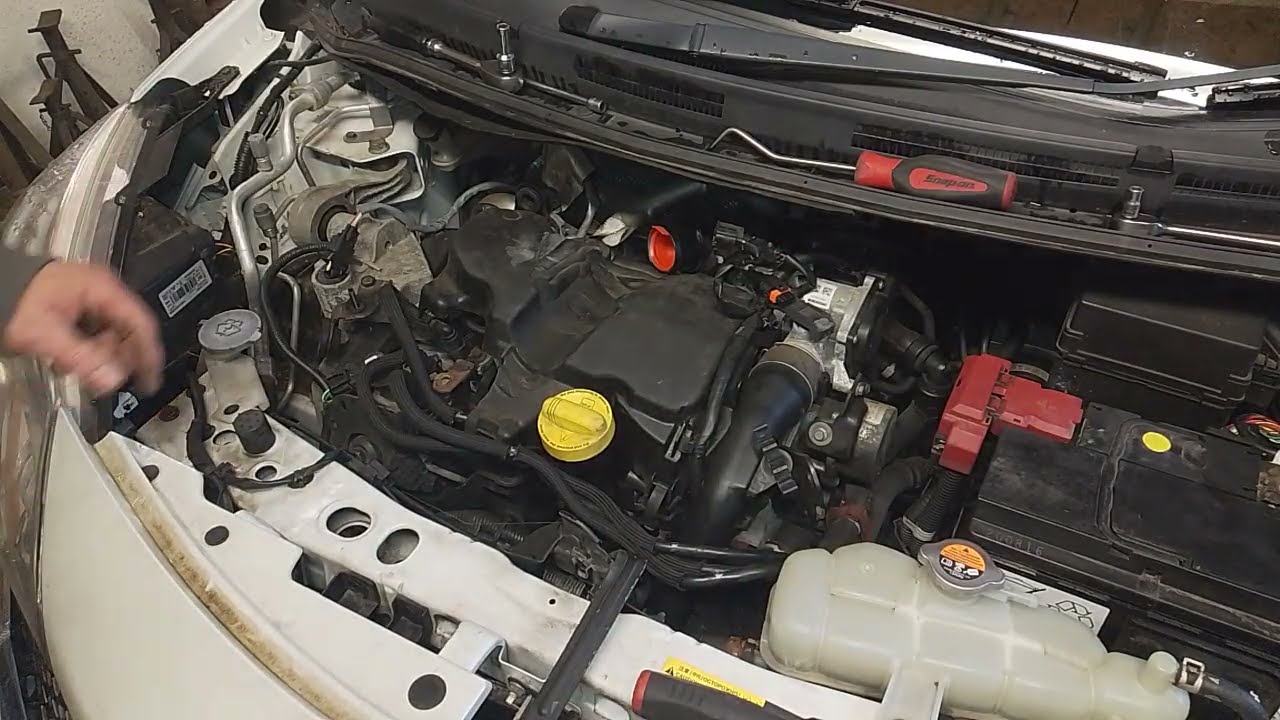 Замена свечей накаливания в Nissan Note 2017 года.