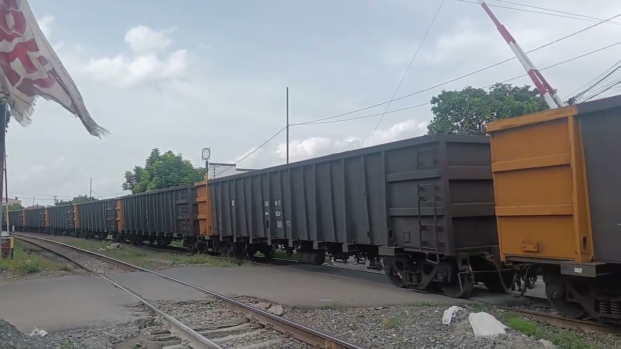 Tetap apa tetap satu momen sapaan masinis lokomotif Tnk 