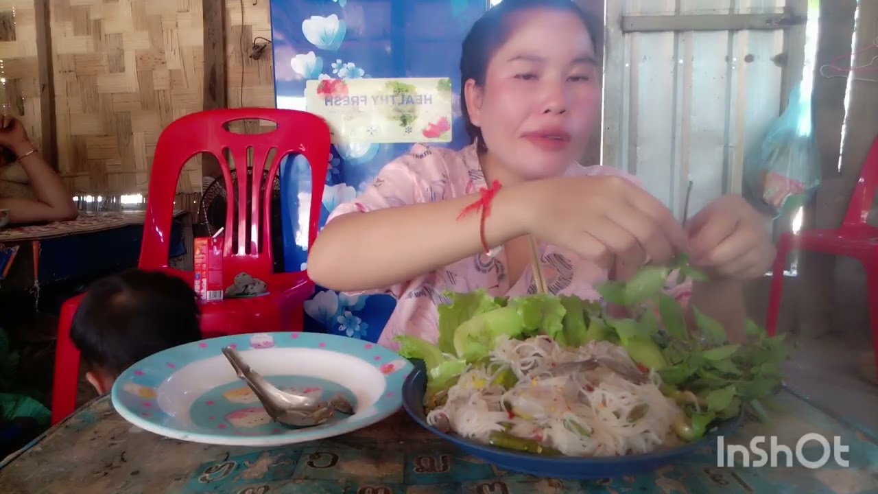 #กินตำข้าวปุ้นใส่กุ้งสดแซ่บ