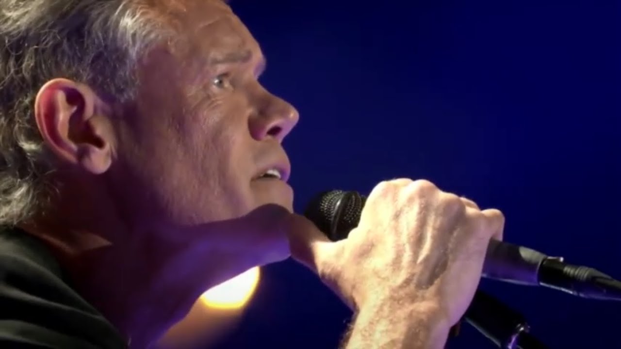 Randy Travis - Tonight I'm Playin' Possum (Live Performance Video)
