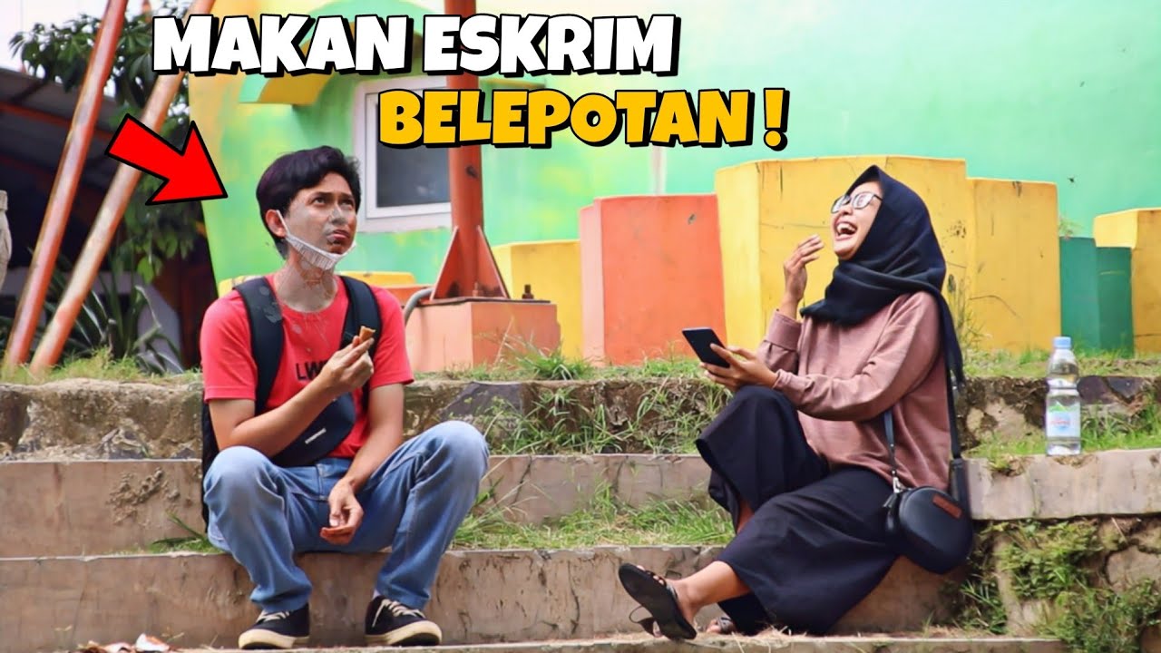 MAKAN ESKRIM BELEPOTAN DEPAN CEWEK HAHAHA EPIC!