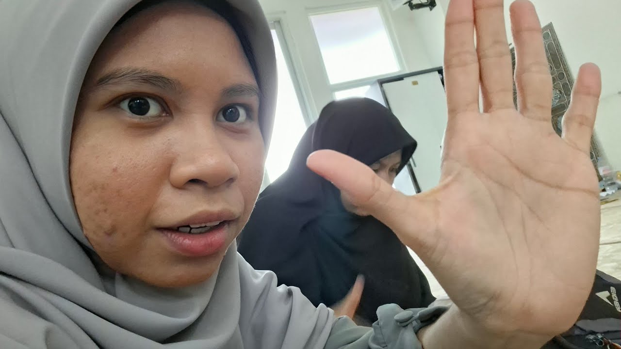 No edit hehe ini video kami lagi persiapan tarhib di maskan,huff capek bgt.Fyi aku agak geli sma cat