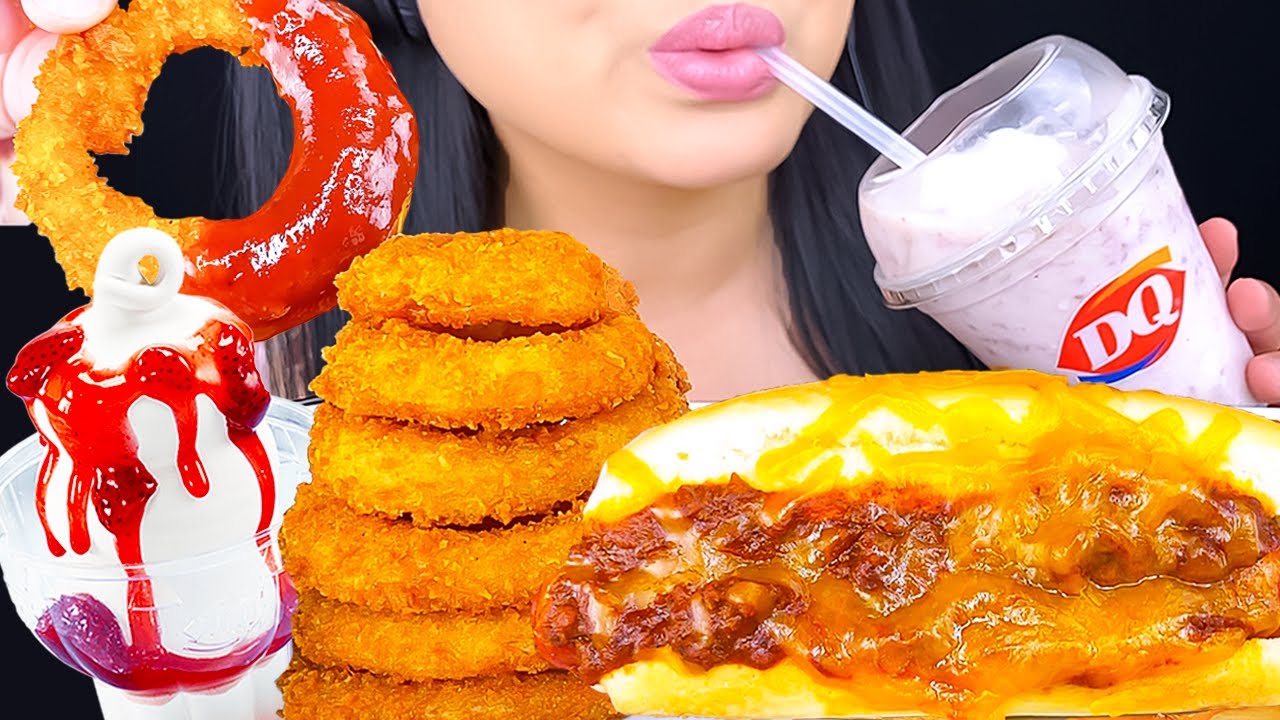 ASMR CHILI CHEESE HOT DOG, ONION RINGS, STRAWBERRY SUNDAE, MILKSHAKE DAIRY QUEEN MUKBANG | ASMR Phan